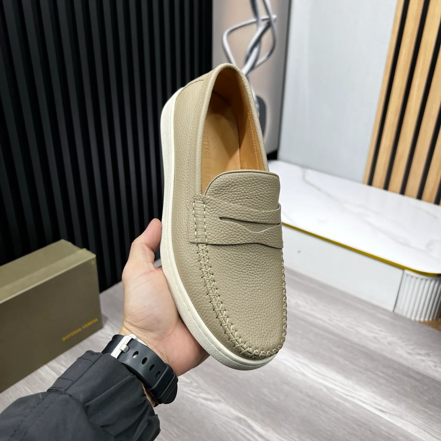 Ex-factory price 480 BV〰️Purely handmade classic men's beanie shoes👉👉driving shoes, slip-on shoes, made of Italian imported cowhide, 💕water-dyed cowhide lining, 🔊original outsole, waterproof platform design, comfortable for the feet. A good choice for traveling and driving, three colors available, code number: 38-44, (45 can be customized)